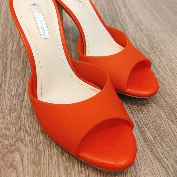 Trendy BCBG MAXAZRIA Jelly Mules - Picture 1 of 8